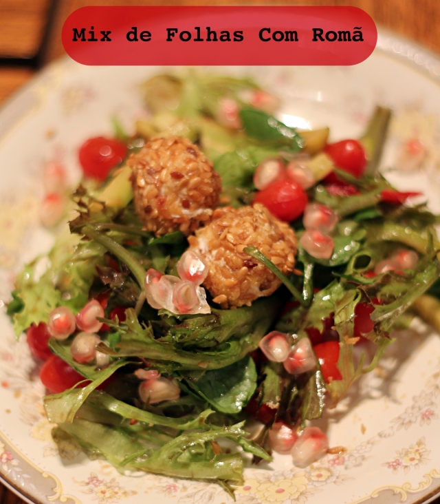 MIX DE FOLHAS COM ABOBRINHA, PIMENTÃO E TOMATE UVA ASSADOS, BOLINHAS DE COALHADA SECA COM LINHAÇA E REDUÇÃO DE BALSÂMICO4