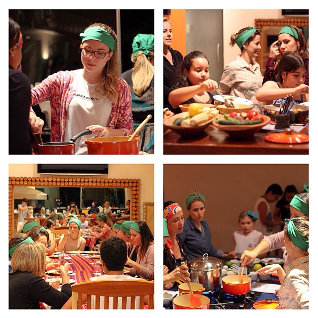 Curso de Ontem: Receitas de família na versão funcional. Muito bacana a experiência das famílias cozinharem juntas. Divertido demais. Todo mundo mandou bem pois estava tudo uma delicia. Hoje tem mais! @anavitoriaaf @mundoverdeuberlandia @rayanabevilacqua @sacolaodiaadia